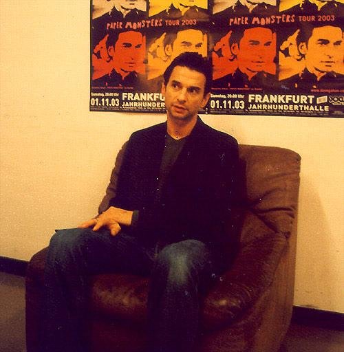 Dave Gahan – Der Depeche-Sänger vor und hinter den Kulissen, Frankfurt 2003. – begging you to adore me