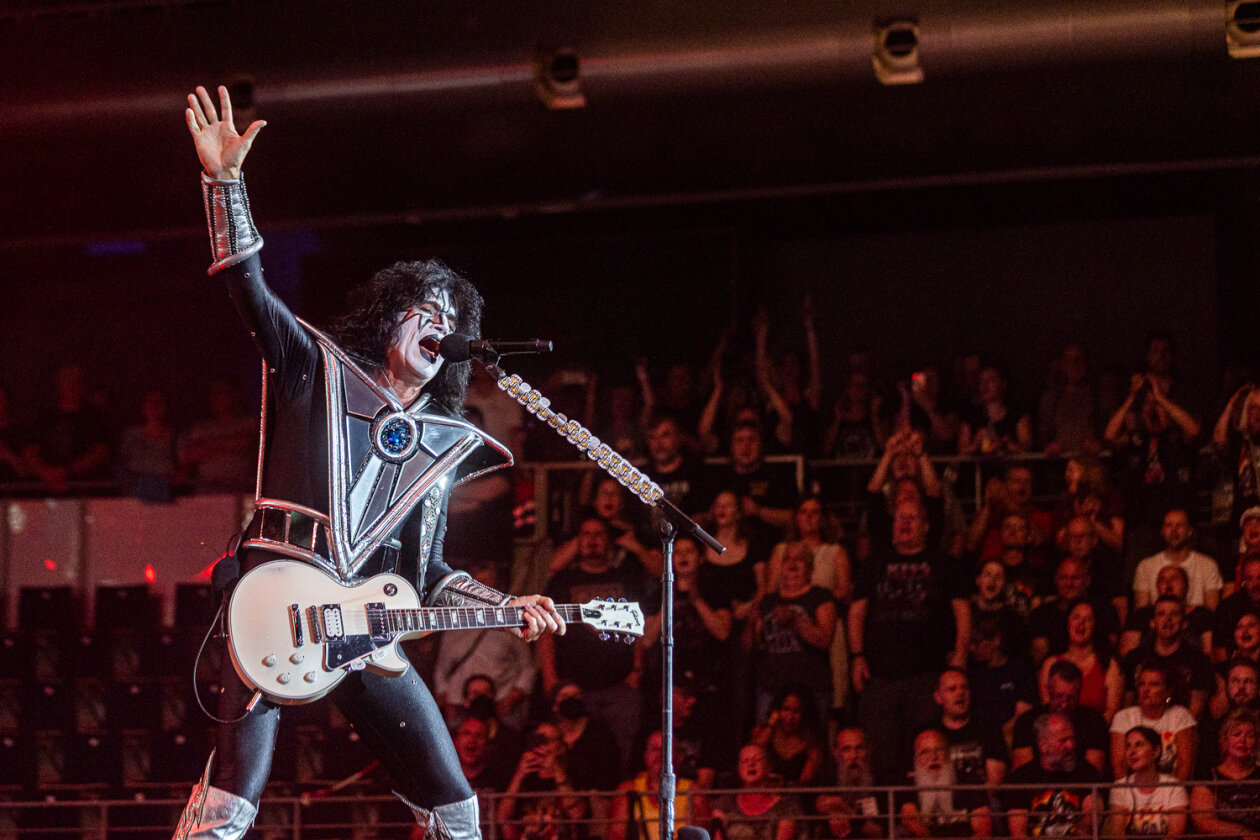 Kiss – "End of the Road": Paul Stanley und Gene Simmons machen nach 50 Jahren Rockkarriere Schluss. Die Abschiedstour. – Tommy Thayer.