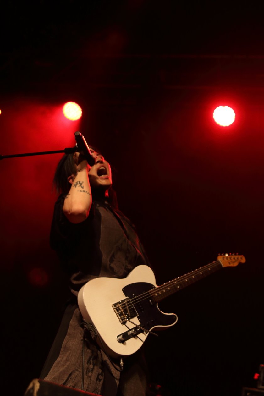 Miyavi – Seit 15 Jahren solo unterwegs: der Samurai-Gitarrist! – Er nennt sich Samurai-Gitarrist.