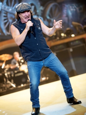 AC/DC: 13 Sänger, die Angus den Ranzen reichen können