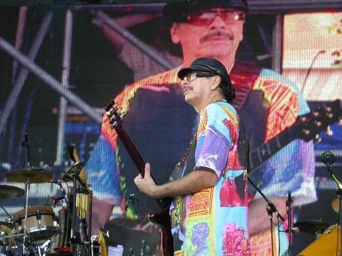 Santana – "My music strives to communicate that message of unity." - Diesmal von Tony Lindsay unterstützt. – 
