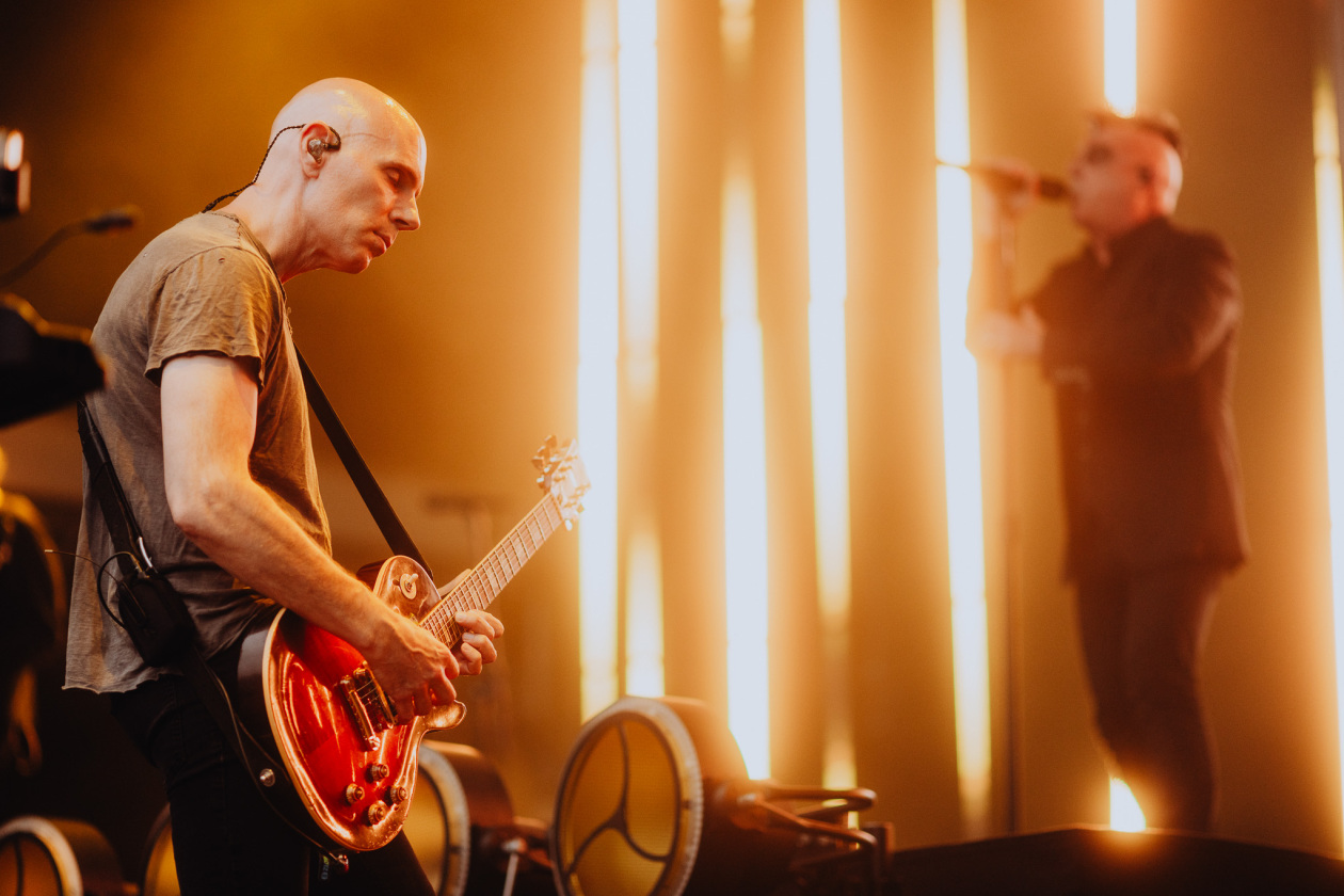 Maynard James Keenan, Billy Howerdel und Co. mit Josh Freese an den Drums. – A Perfect Circle.