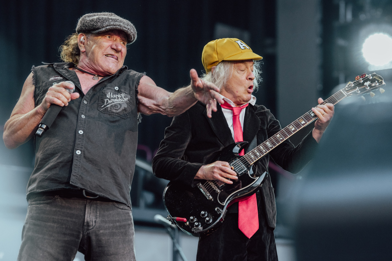 AC/DC – AC/DC.
