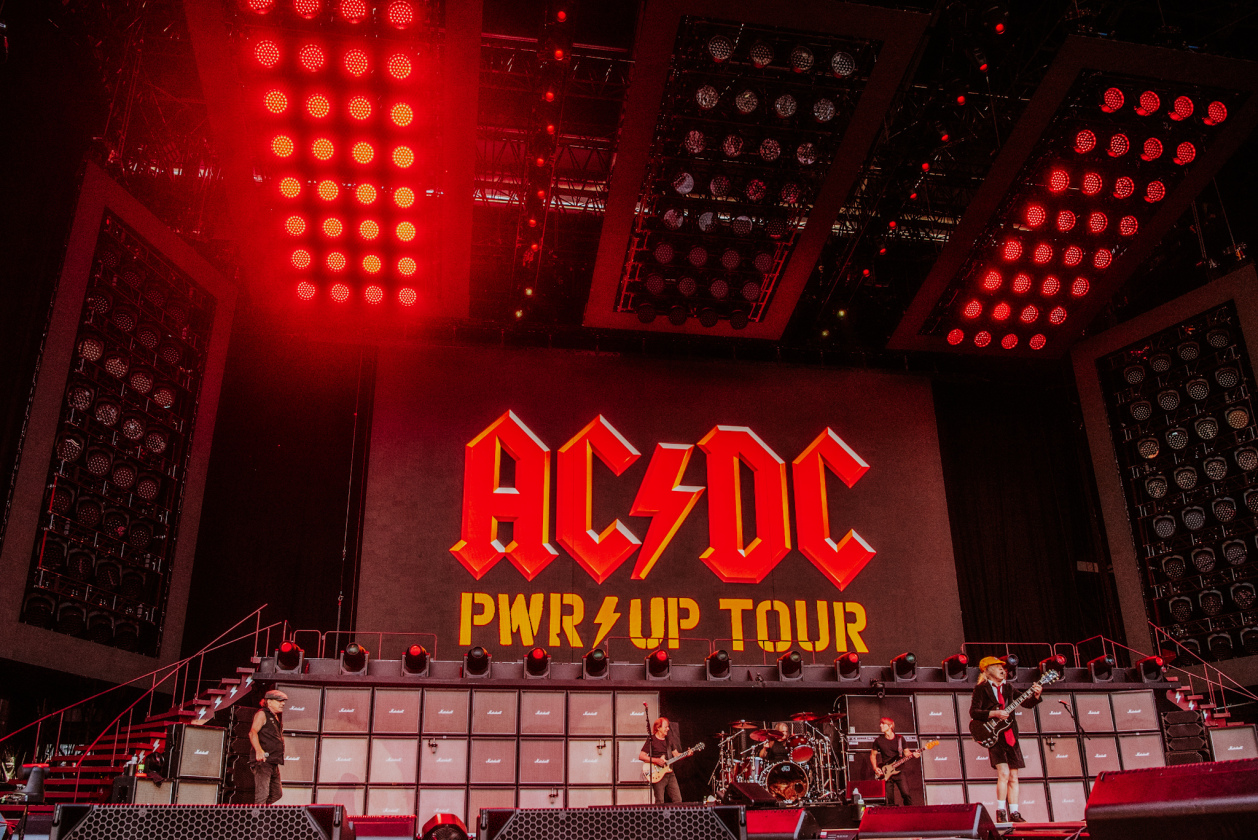 AC/DC – AC/DC.