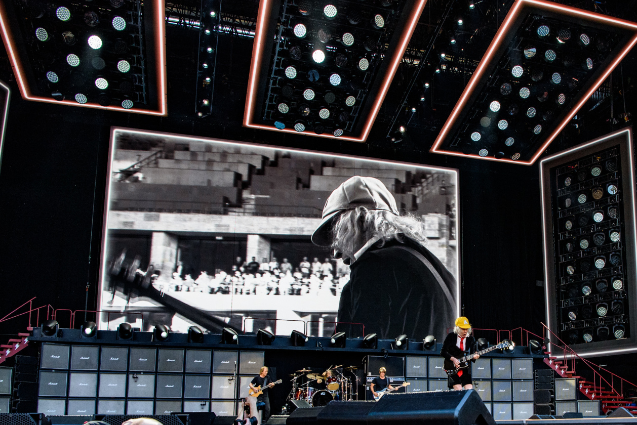 AC/DC – AC/DC.