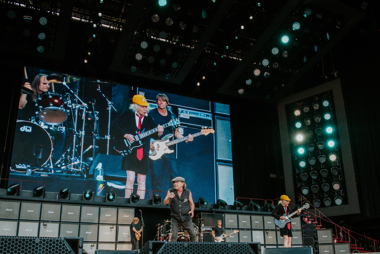 AC/DC – AC/DC.