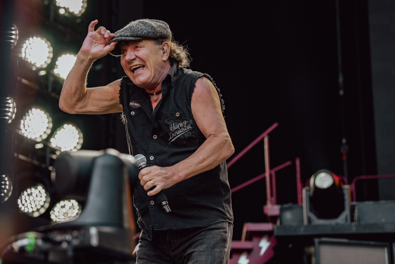 AC/DC – Brian.