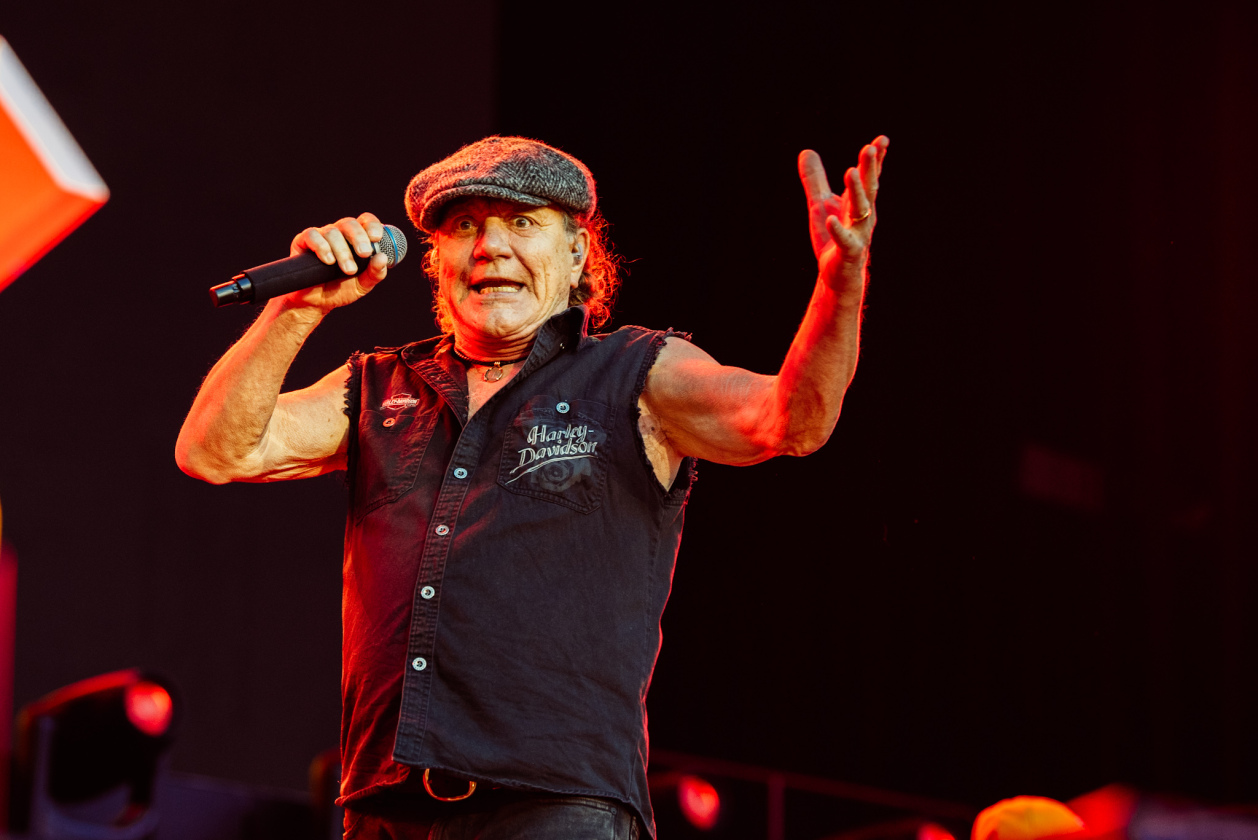 AC/DC – Brian Johnson.