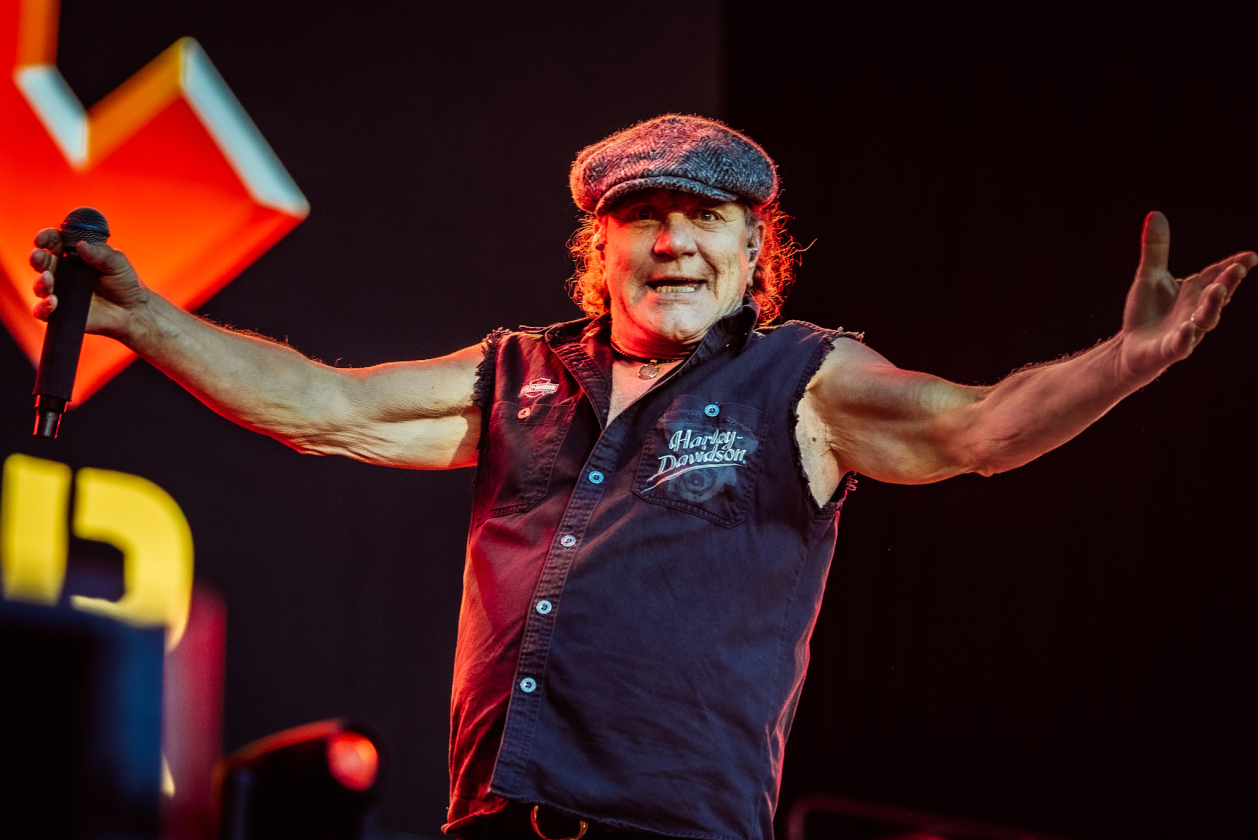 AC/DC – Brian Johnson.
