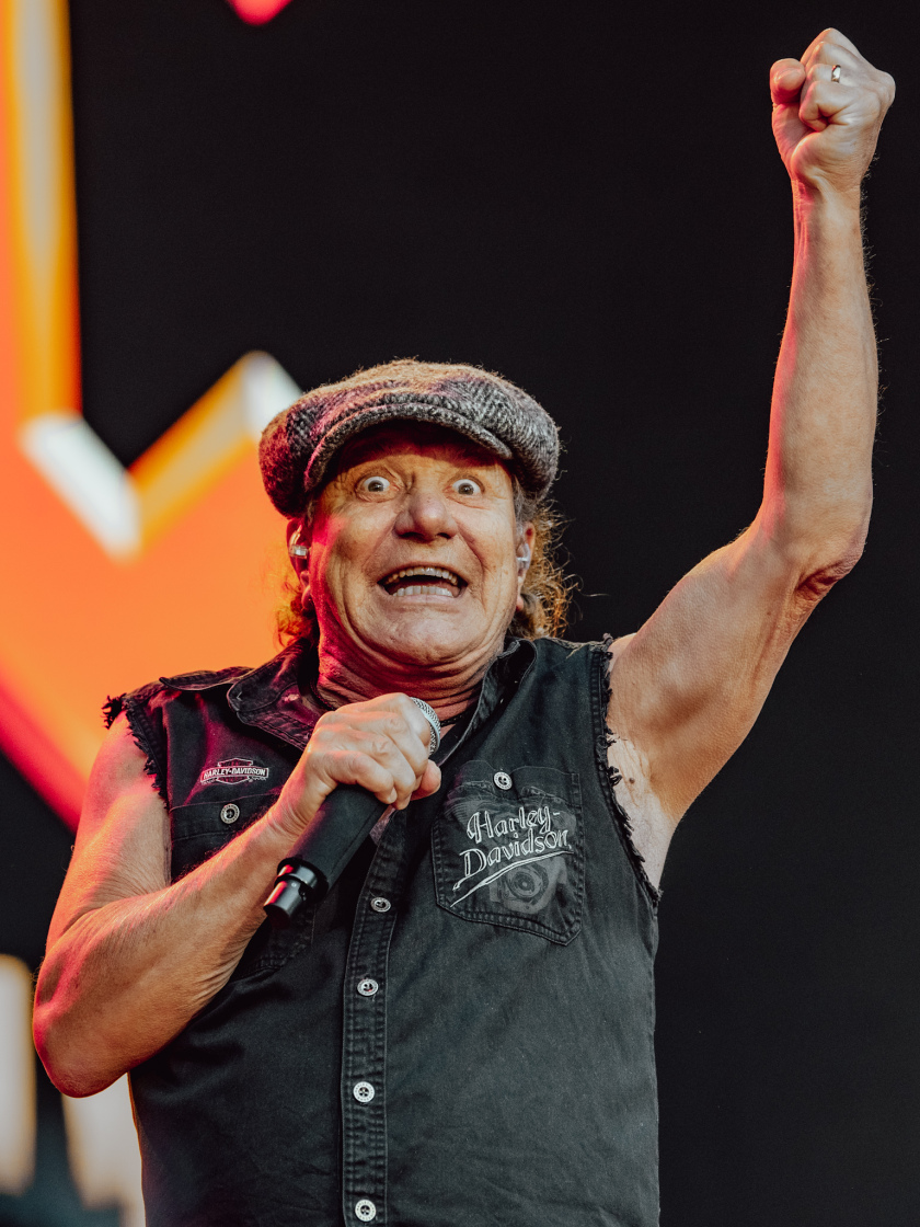 AC/DC – Brian Johnson.