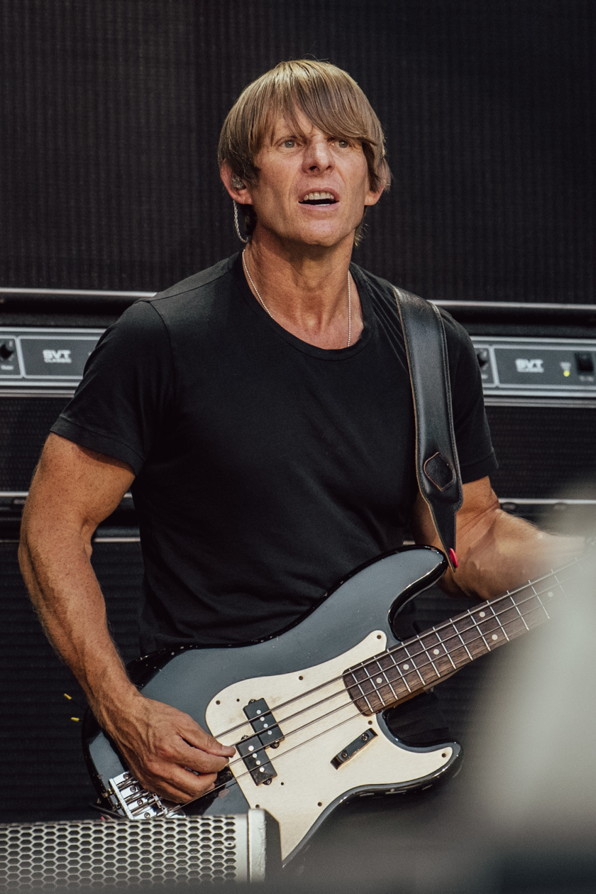 AC/DC – Chris Chaney.