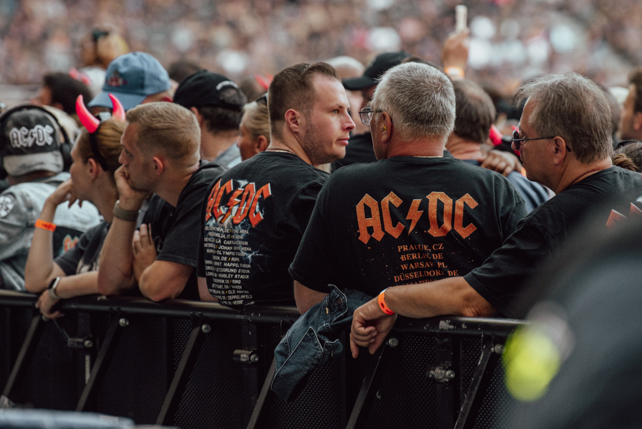 AC/DC – Noch ein kurzer Plausch.