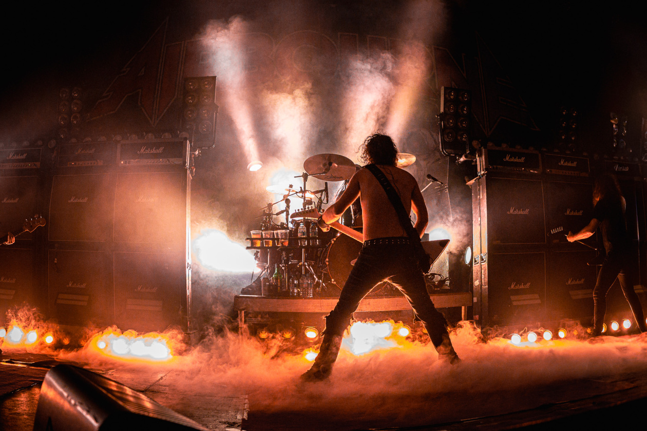Hardrock Halleluja aus Down Under: Die O'Keeffe-Brüder und Band rocken die Hauptstadt. – Airbourne.