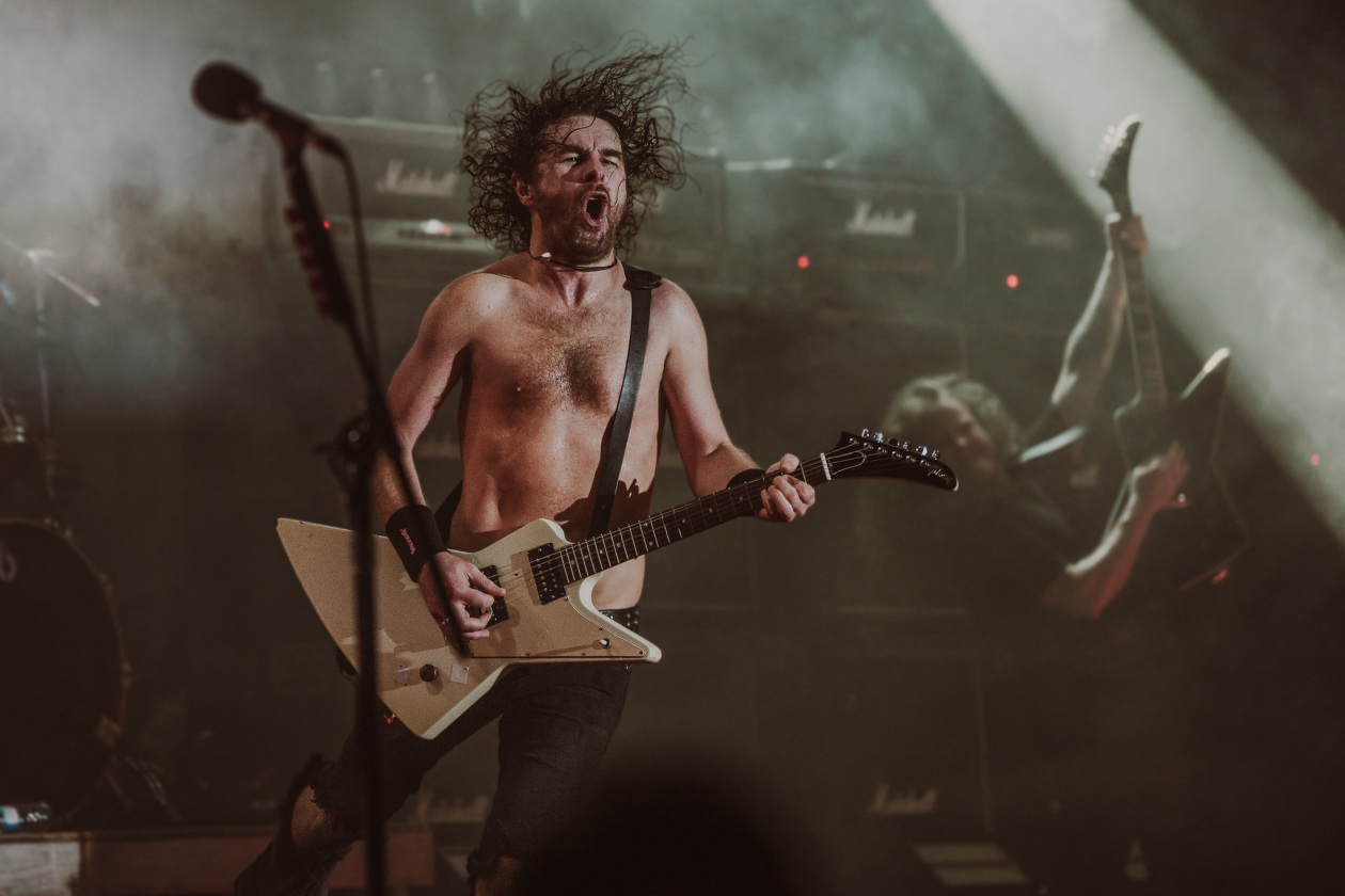 Hardrock Halleluja aus Down Under: Die O'Keeffe-Brüder und Band rocken die Hauptstadt. – Airbourne.