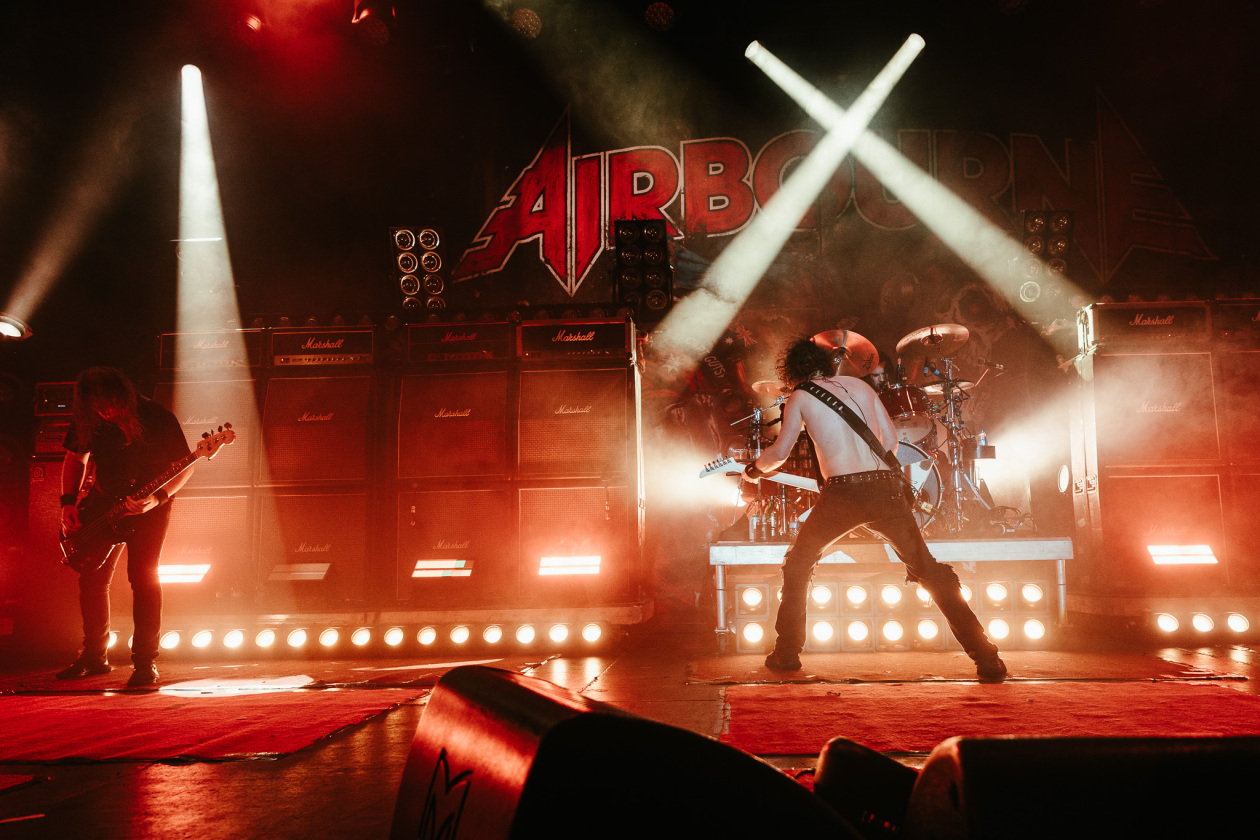 Hardrock Halleluja aus Down Under: Die O'Keeffe-Brüder und Band rocken die Hauptstadt. – Airbourne.