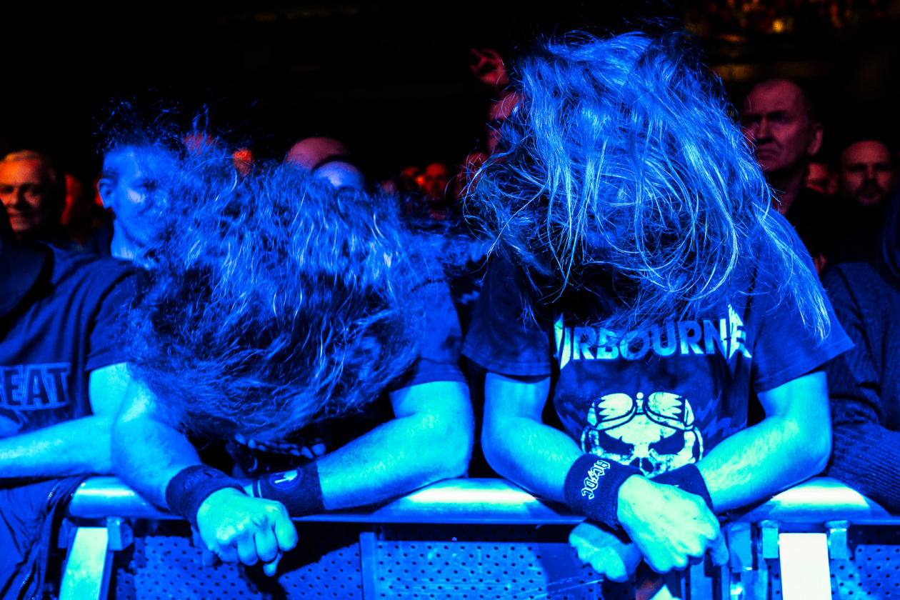 Airbourne – Hardrock Halleluja aus Down Under: Die O'Keeffe-Brüder und Band rocken die Hauptstadt. – Fans.