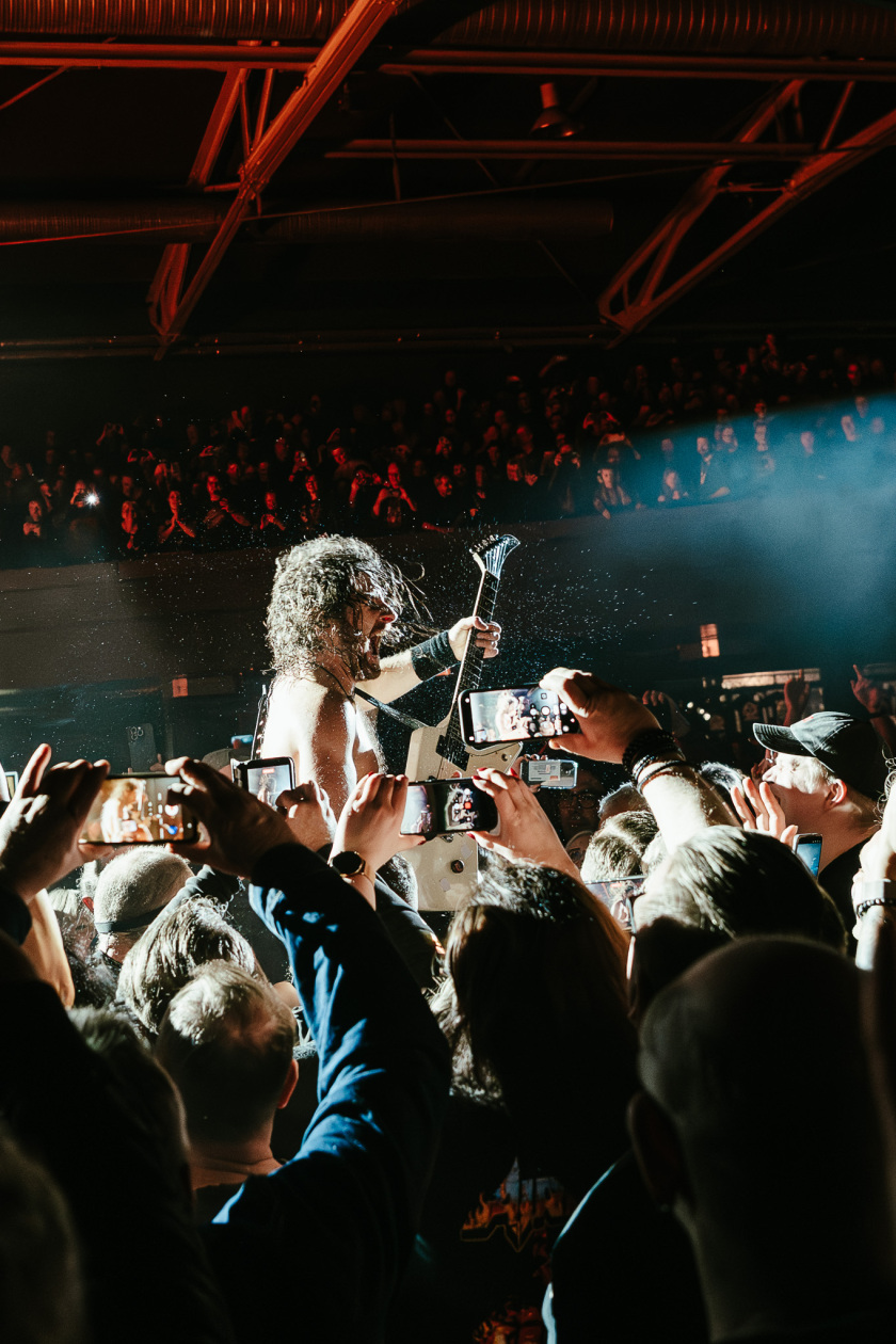 Airbourne – Hardrock Halleluja aus Down Under: Die O'Keeffe-Brüder und Band rocken die Hauptstadt. – Joel O’Keeffe.