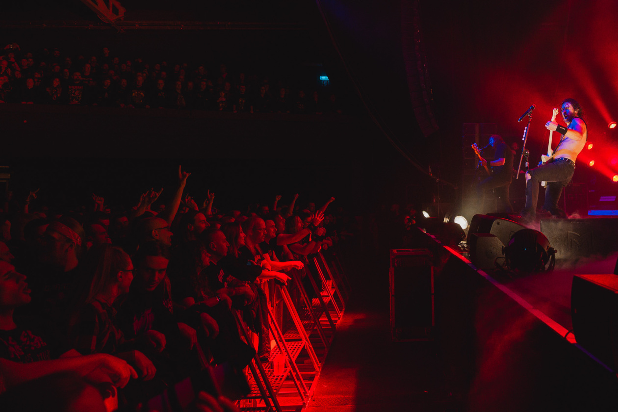 Airbourne – Hardrock Halleluja aus Down Under: Die O'Keeffe-Brüder und Band rocken die Hauptstadt. – Joel O’Keeffe.