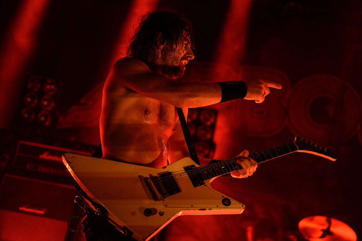 Airbourne – Hardrock Halleluja aus Down Under: Die O'Keeffe-Brüder und Band rocken die Hauptstadt. – Joel O’Keeffe.