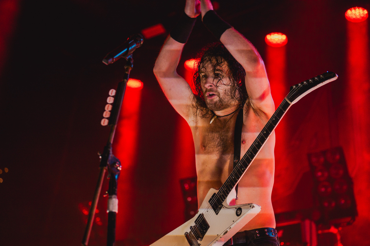 Airbourne – Hardrock Halleluja aus Down Under: Die O'Keeffe-Brüder und Band rocken die Hauptstadt. – Joel O’Keeffe.