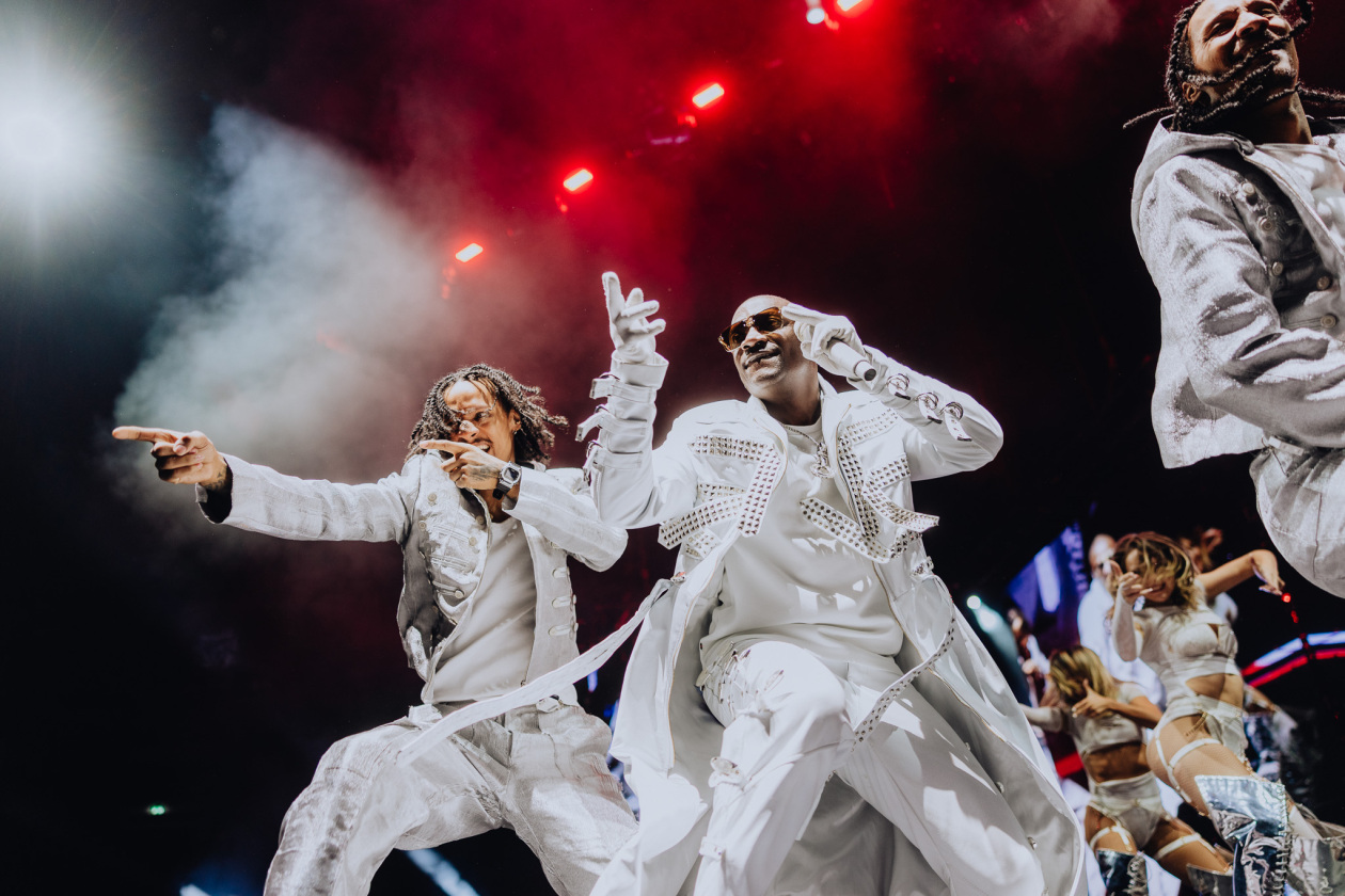 Im R'n'B-Doppel mit Ne-Yo auf Tournee. – Akon.