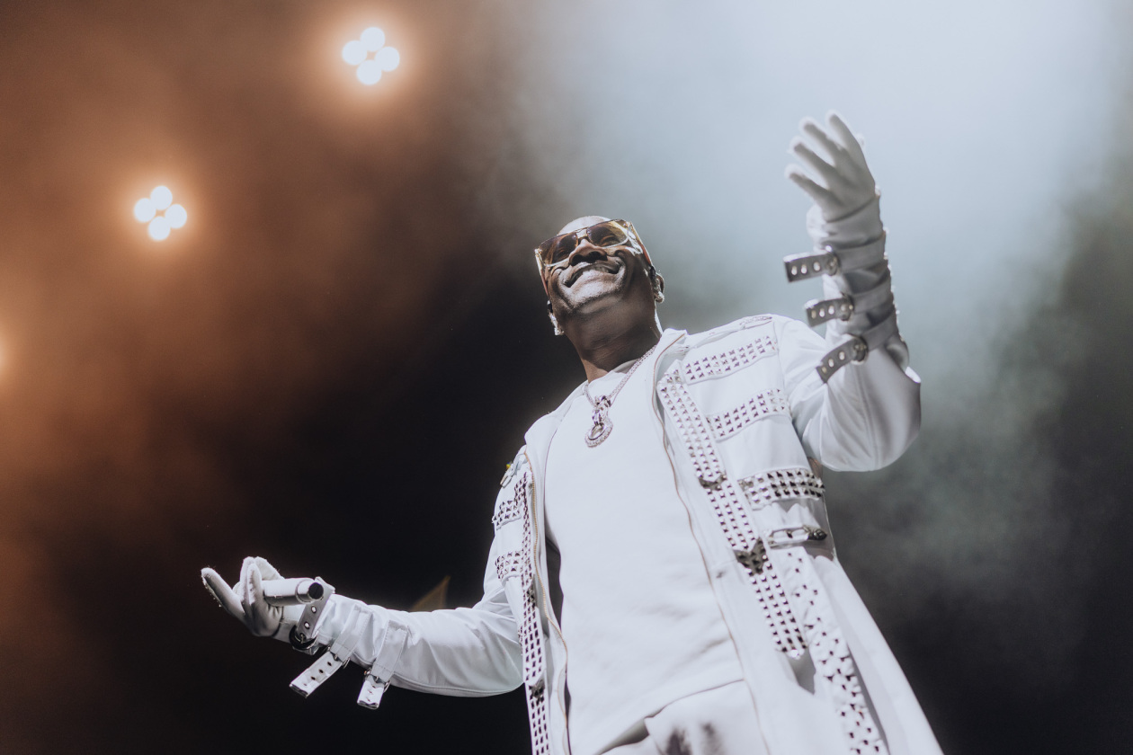 Im R'n'B-Doppel mit Ne-Yo auf Tournee. – Akon.