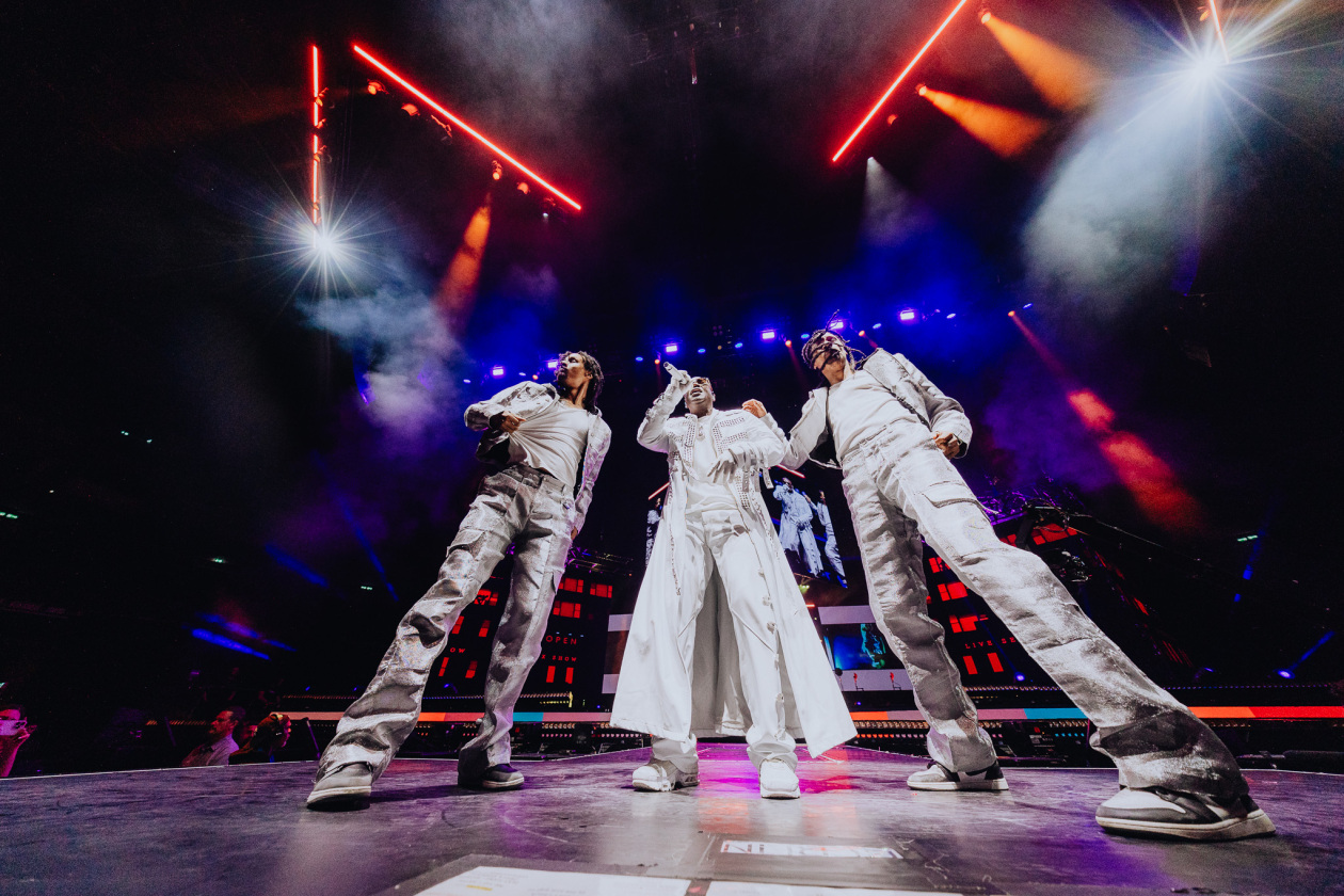 Im R'n'B-Doppel mit Ne-Yo auf Tournee. – Akon.