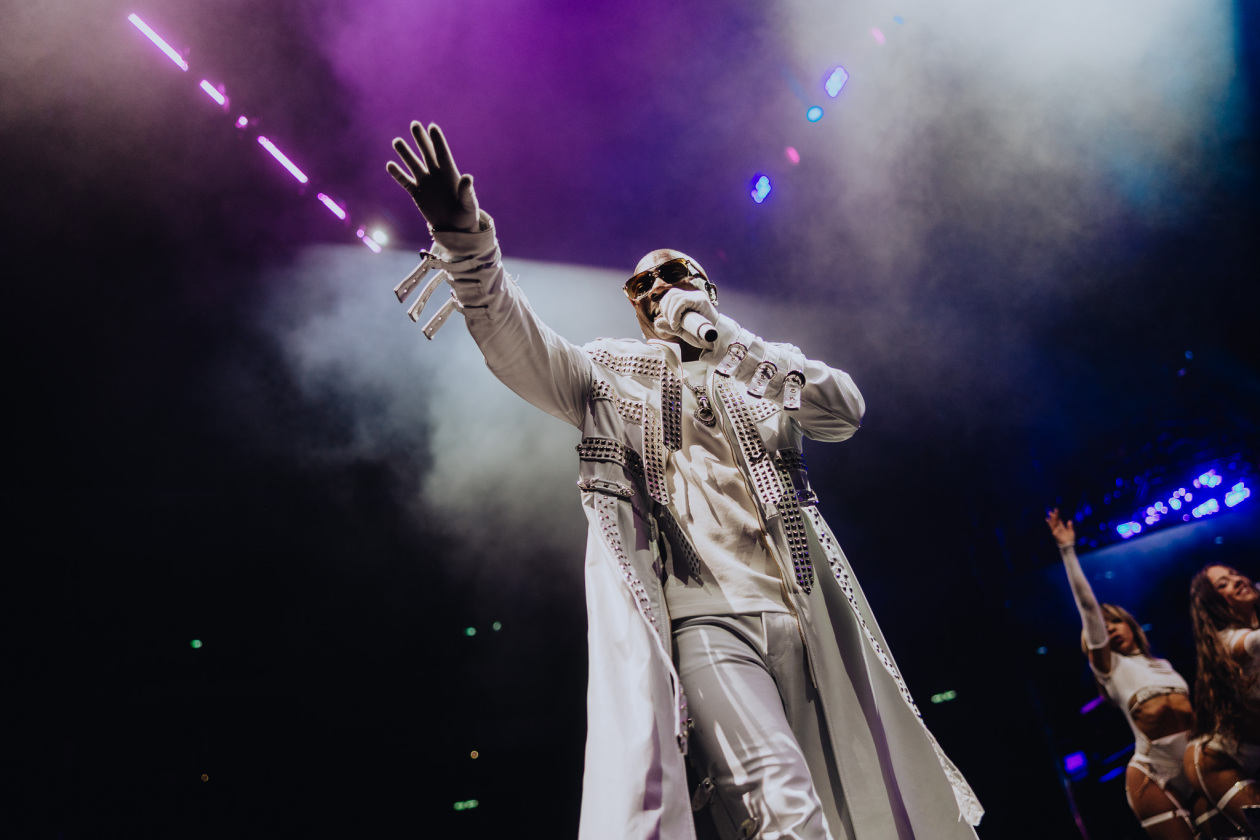Im R'n'B-Doppel mit Ne-Yo auf Tournee. – Akon.