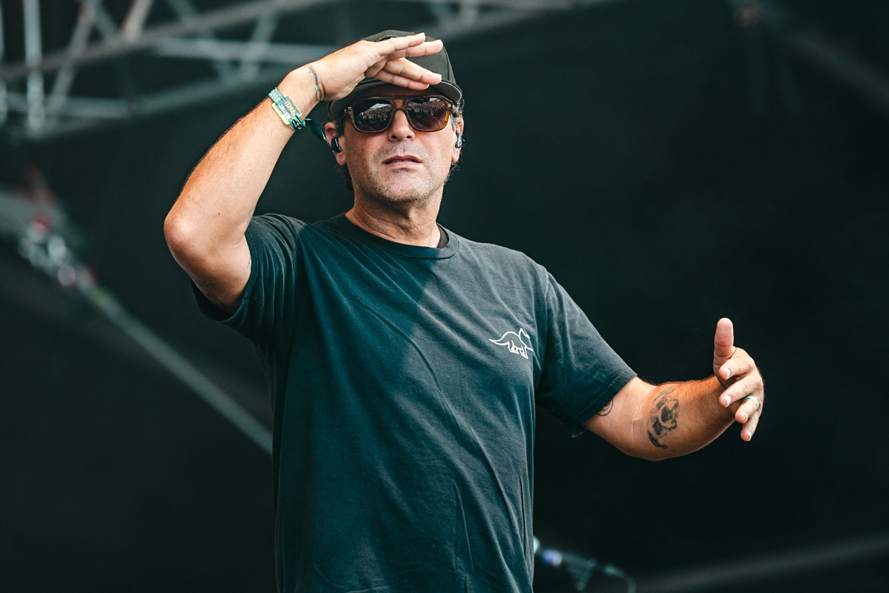 Nostalgie pur, dafür kurzweilig und spielfreudig: Die Amerikaner setzten selbst die müdesten Katerbeine in Bewegung. – Alien Ant Farm.