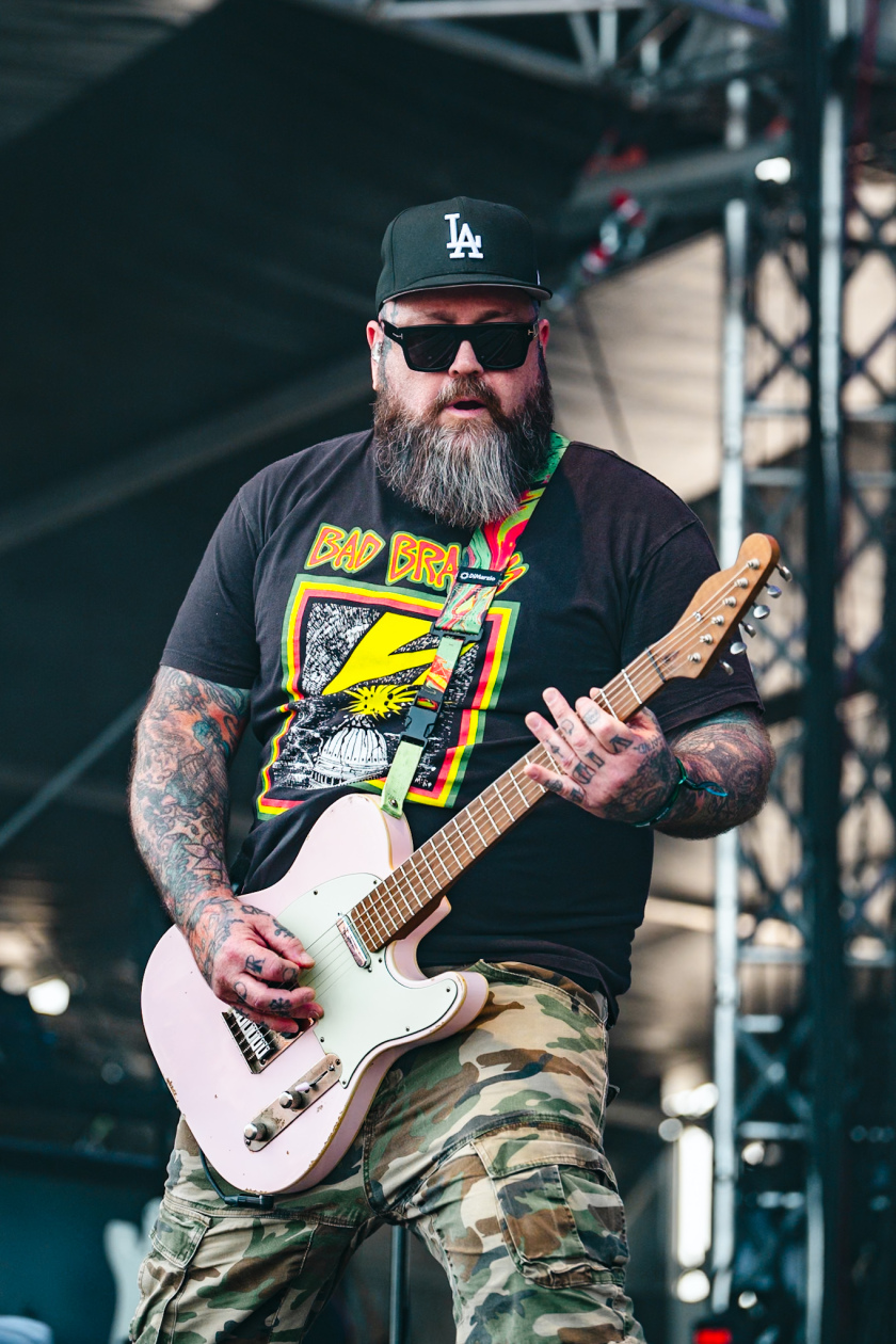 Nostalgie pur, dafür kurzweilig und spielfreudig: Die Amerikaner setzten selbst die müdesten Katerbeine in Bewegung. – Alien Ant Farm.