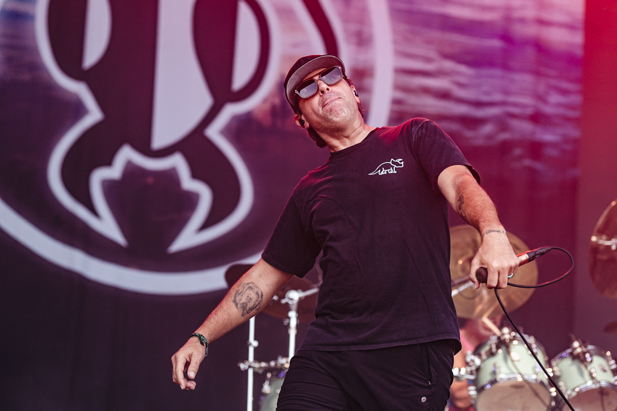 Nostalgie pur, dafür kurzweilig und spielfreudig: Die Amerikaner setzten selbst die müdesten Katerbeine in Bewegung. – Alien Ant Farm.
