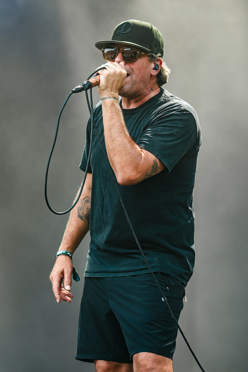 Nostalgie pur, dafür kurzweilig und spielfreudig: Die Amerikaner setzten selbst die müdesten Katerbeine in Bewegung. – Alien Ant Farm.
