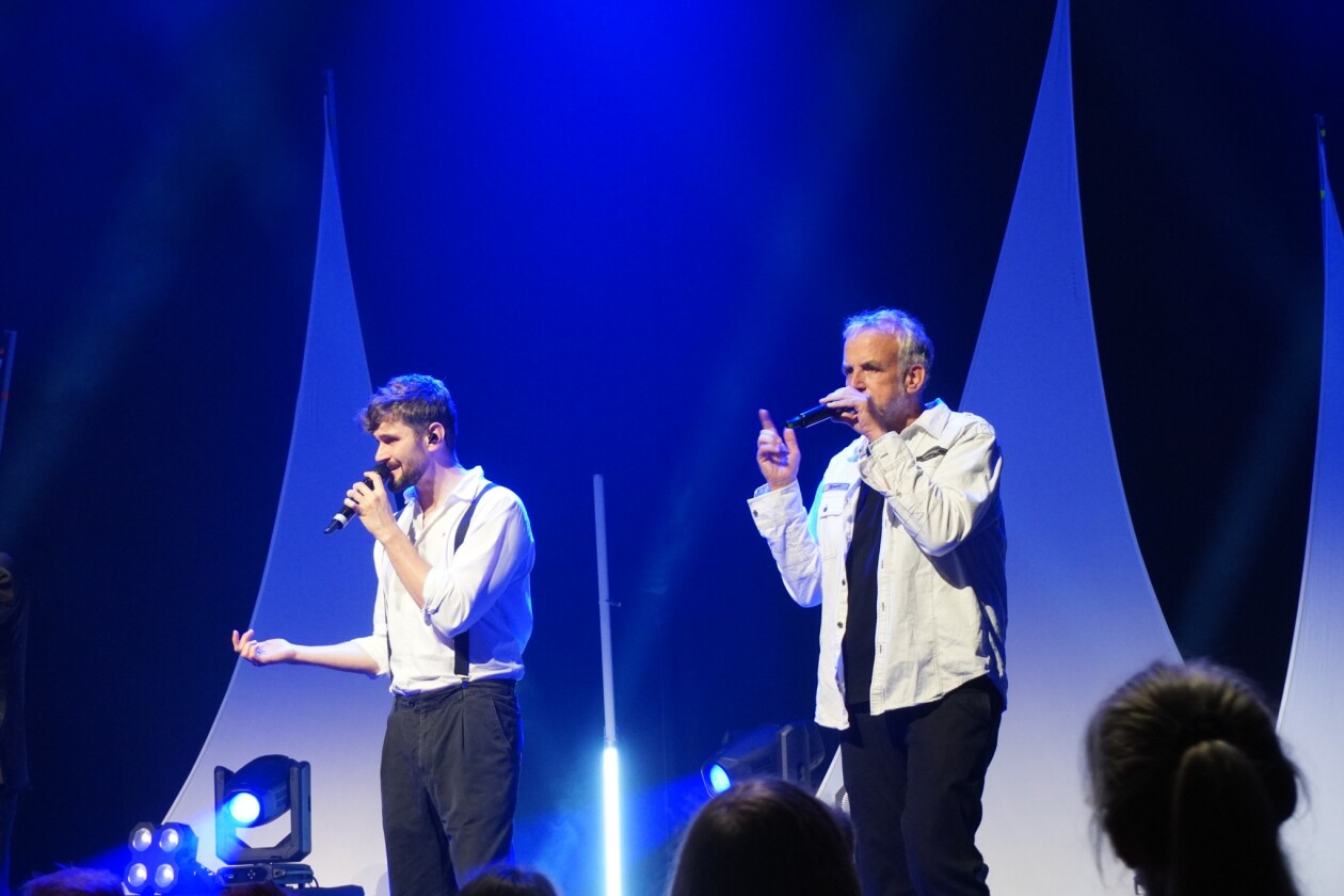 Die A-cappella-Pop-Gruppe auf großer  "Mehr! – Live"  durch Deutschland. – Alte Bekannte.