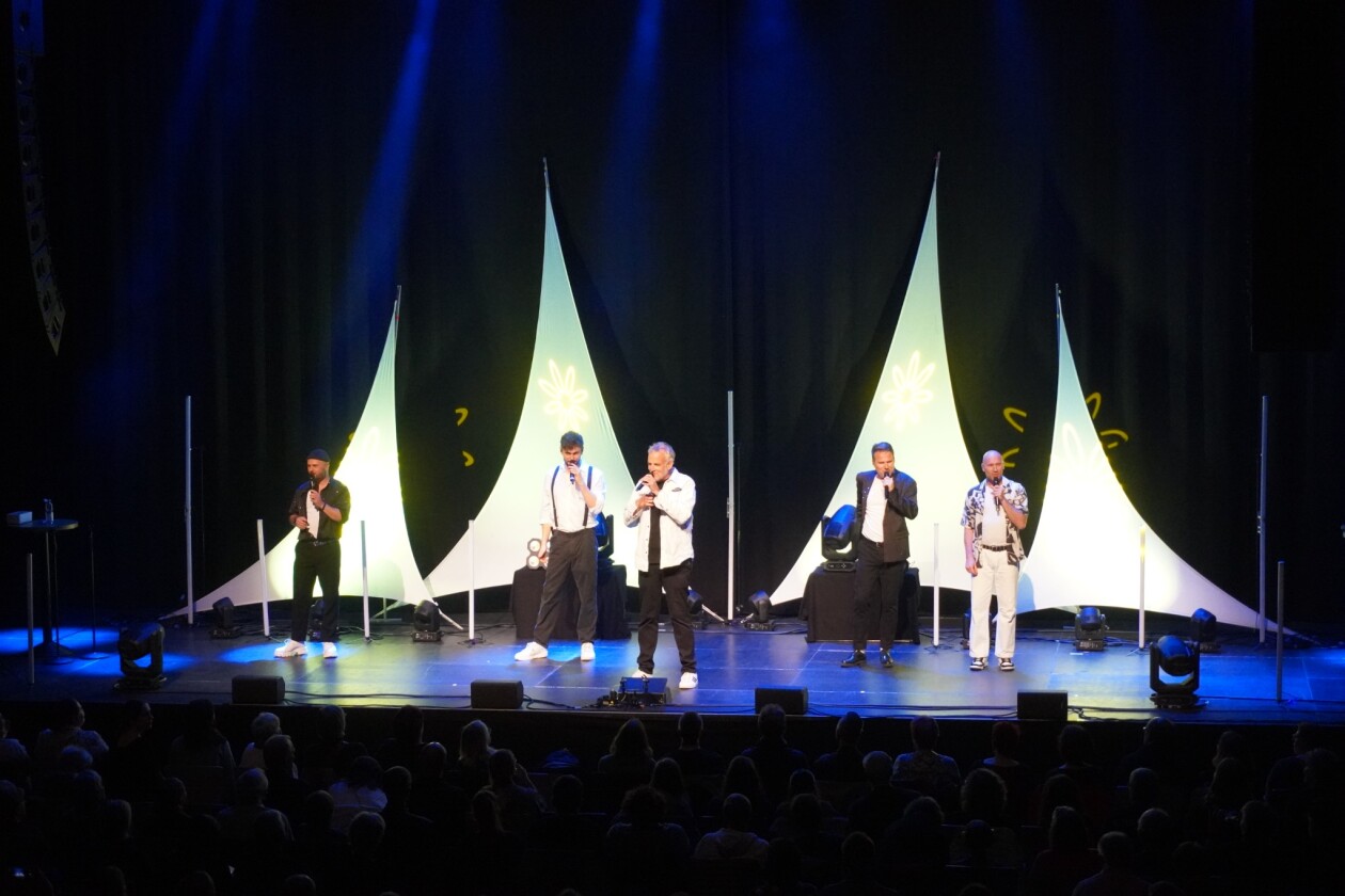 Die A-cappella-Pop-Gruppe auf großer  "Mehr! – Live"  durch Deutschland. – Alte Bekannte.