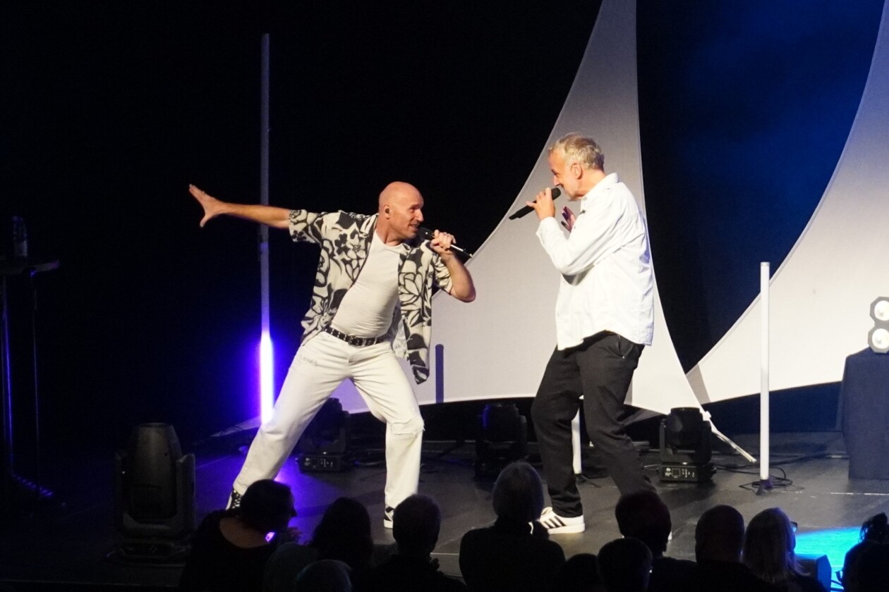 Die A-cappella-Pop-Gruppe auf großer  "Mehr! – Live"  durch Deutschland. – Alte Bekannte.