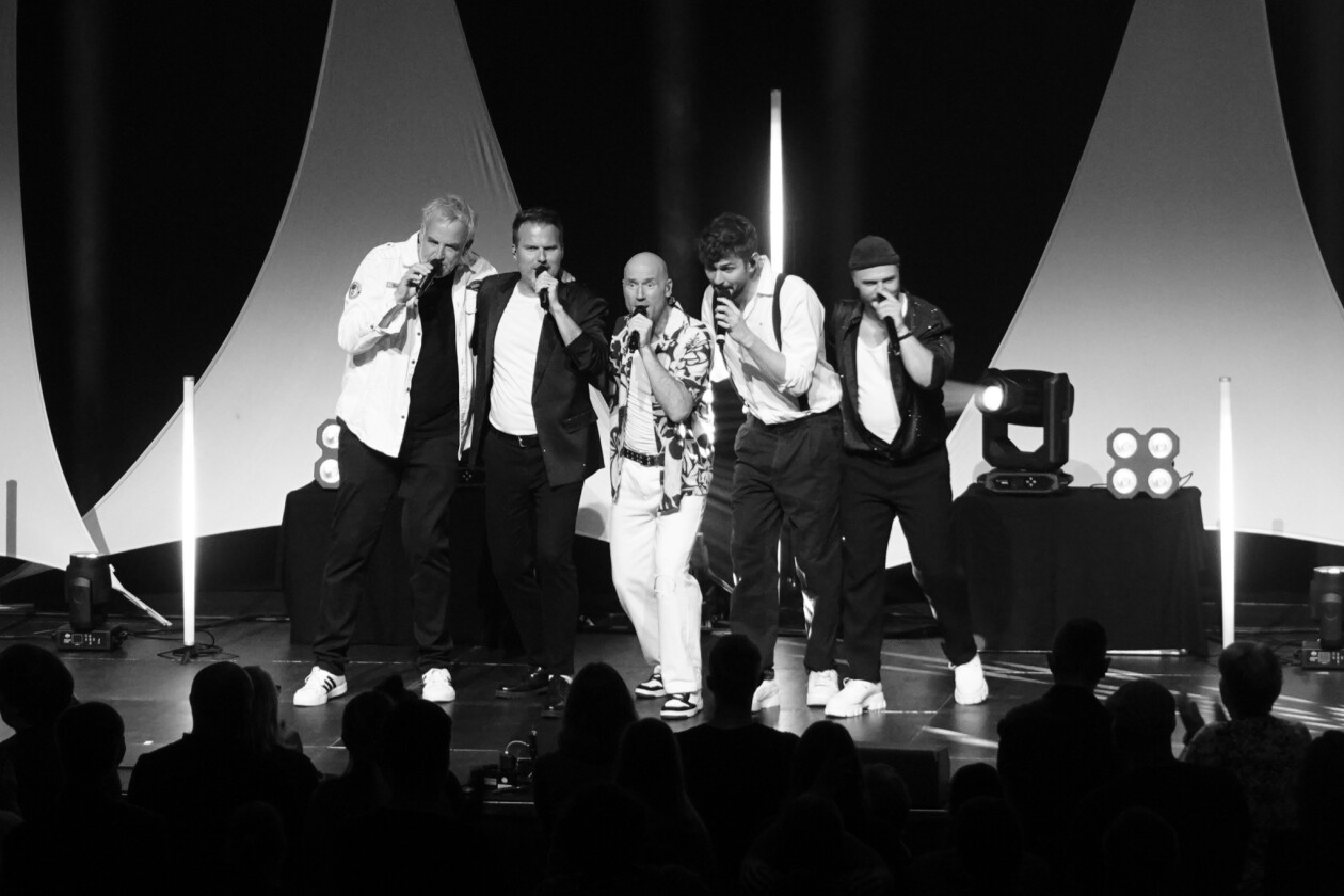 Die A-cappella-Pop-Gruppe auf großer  "Mehr! – Live"  durch Deutschland. – Alte Bekannte.