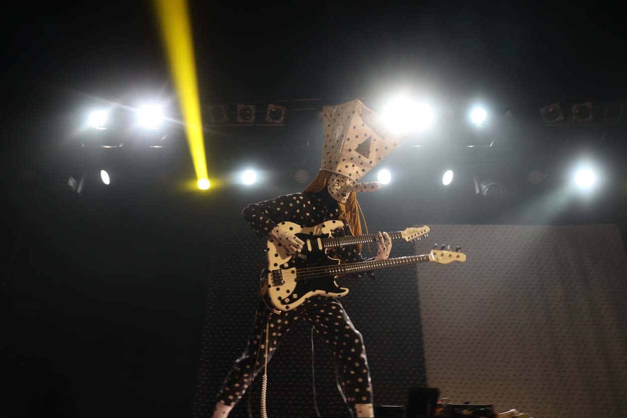 Angine De Poitrine – Vor 1.300 Menschen treten die kanadischen Math-Rocker in der ausverkauften Live Music Hall in Kön auf. – Angine de Poitrine