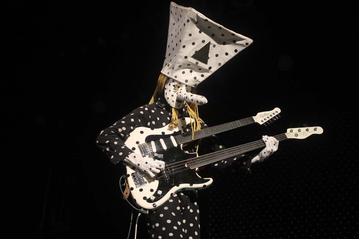 Angine De Poitrine – Vor 1.300 Menschen treten die kanadischen Math-Rocker in der ausverkauften Live Music Hall in Kön auf. – Angine de Poitrine