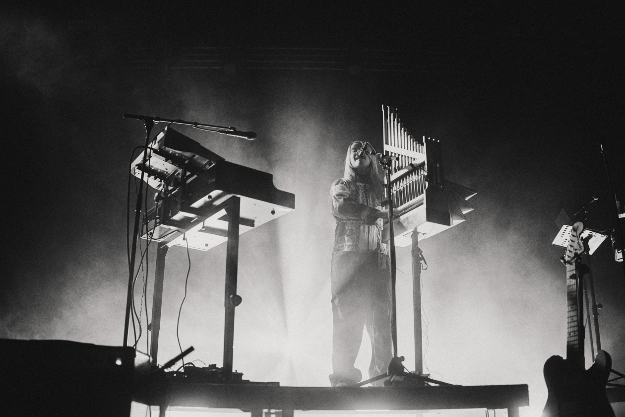 Anna von Hausswolff – Großer Pop, der sich vor offenen Mündern aufbaut: Die Schwedin performt ihr Album "Iconoclasts". – Anna Von Hausswolff.