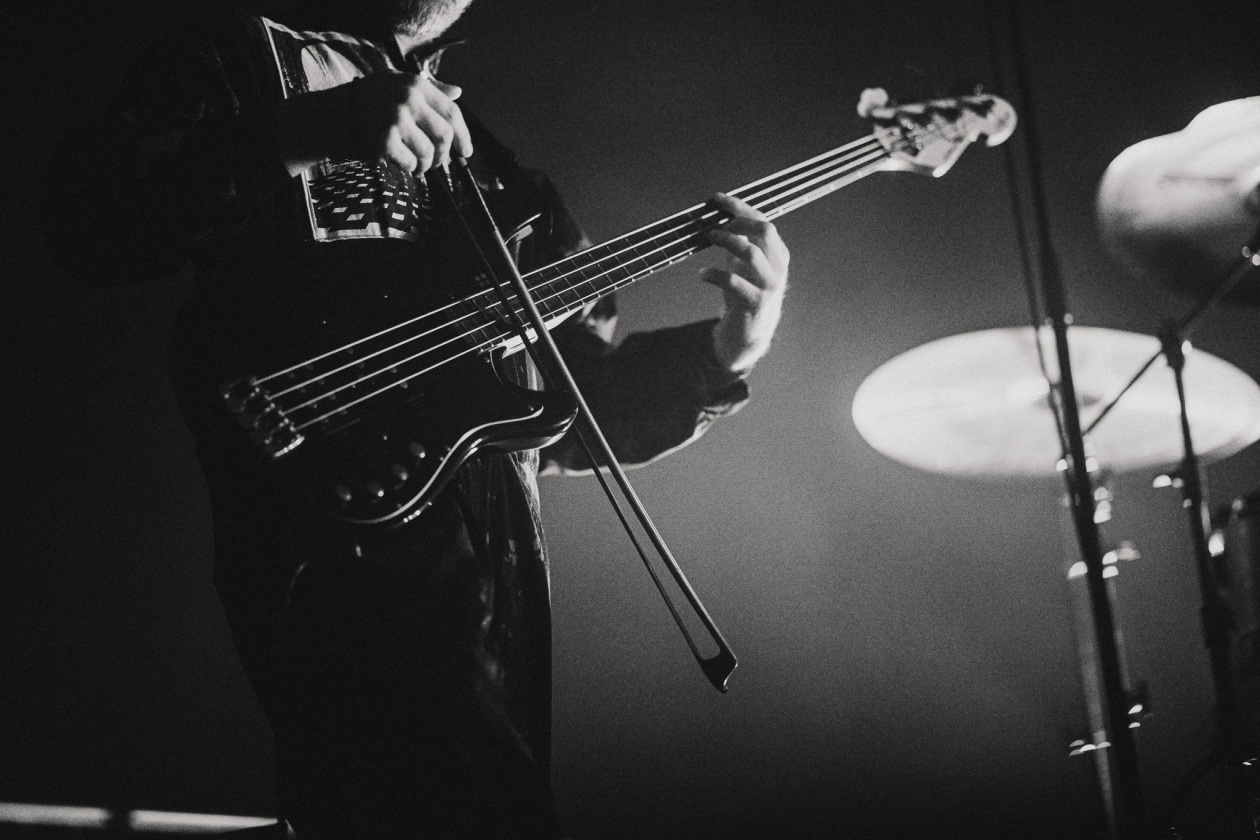 Anna von Hausswolff – Großer Pop, der sich vor offenen Mündern aufbaut: Die Schwedin performt ihr Album "Iconoclasts". – David Sabel.