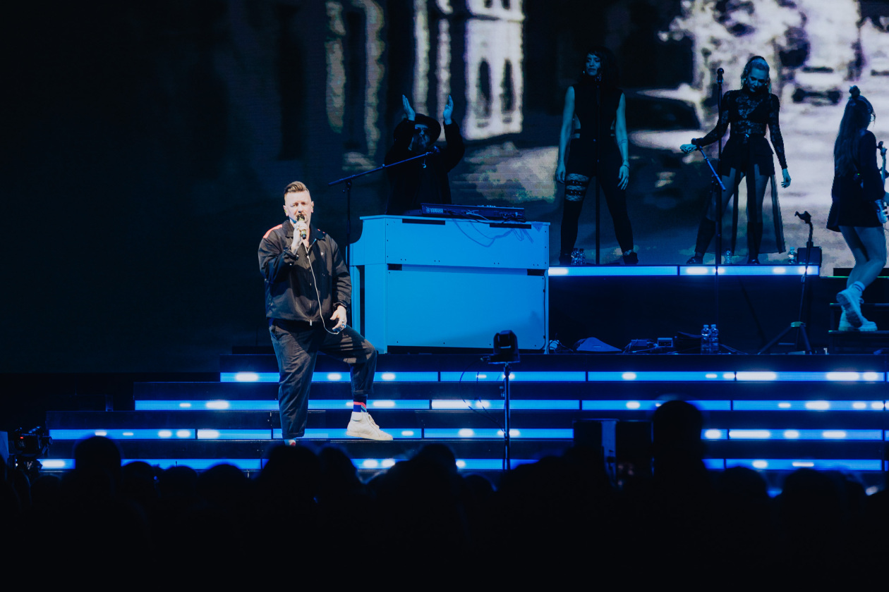 Der Schlagerstar aus Ueckermünde auf "Kämpferherz – Arenatour". – Ben Zucker.
