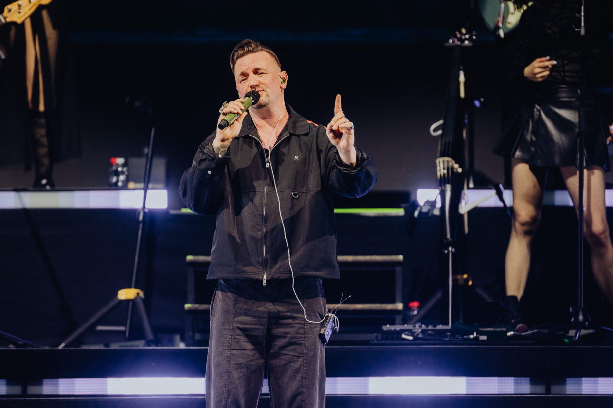 Der Schlagerstar aus Ueckermünde auf "Kämpferherz – Arenatour". – Ben Zucker.