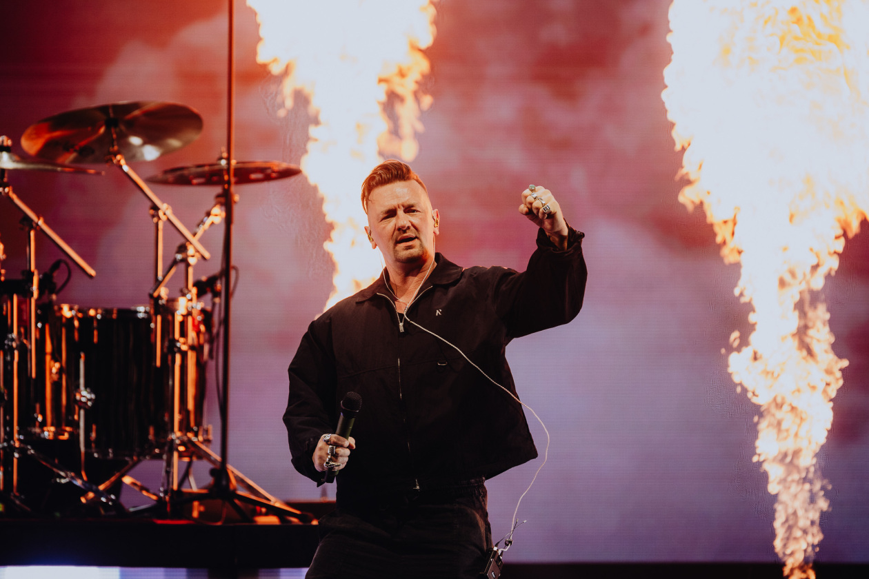Der Schlagerstar aus Ueckermünde auf "Kämpferherz – Arenatour". – Ben Zucker.