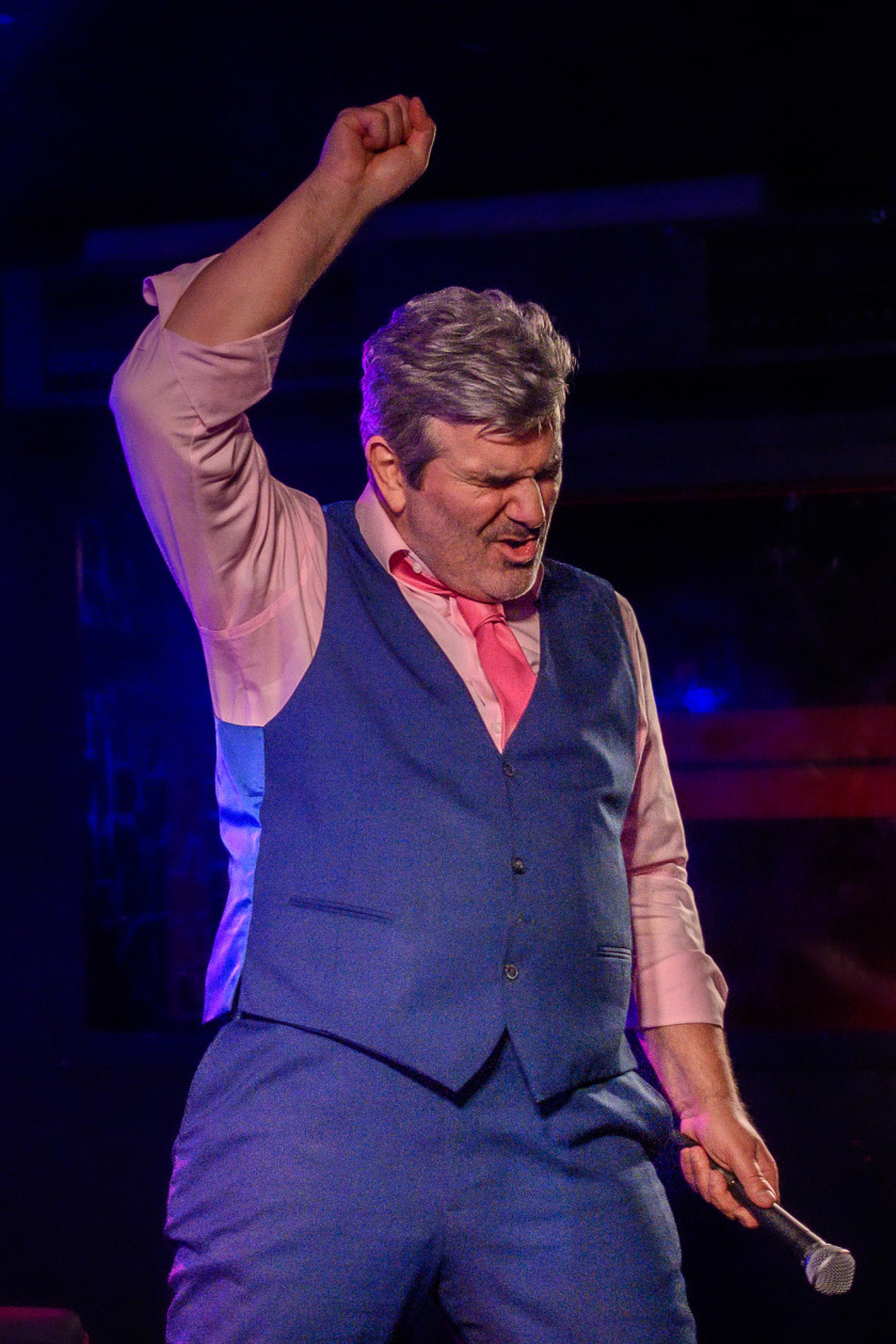 Der Inide-Singer/Songwriter und Entertainer aus Hamburg hat überall sein Publikum. – Bernd Begemann.