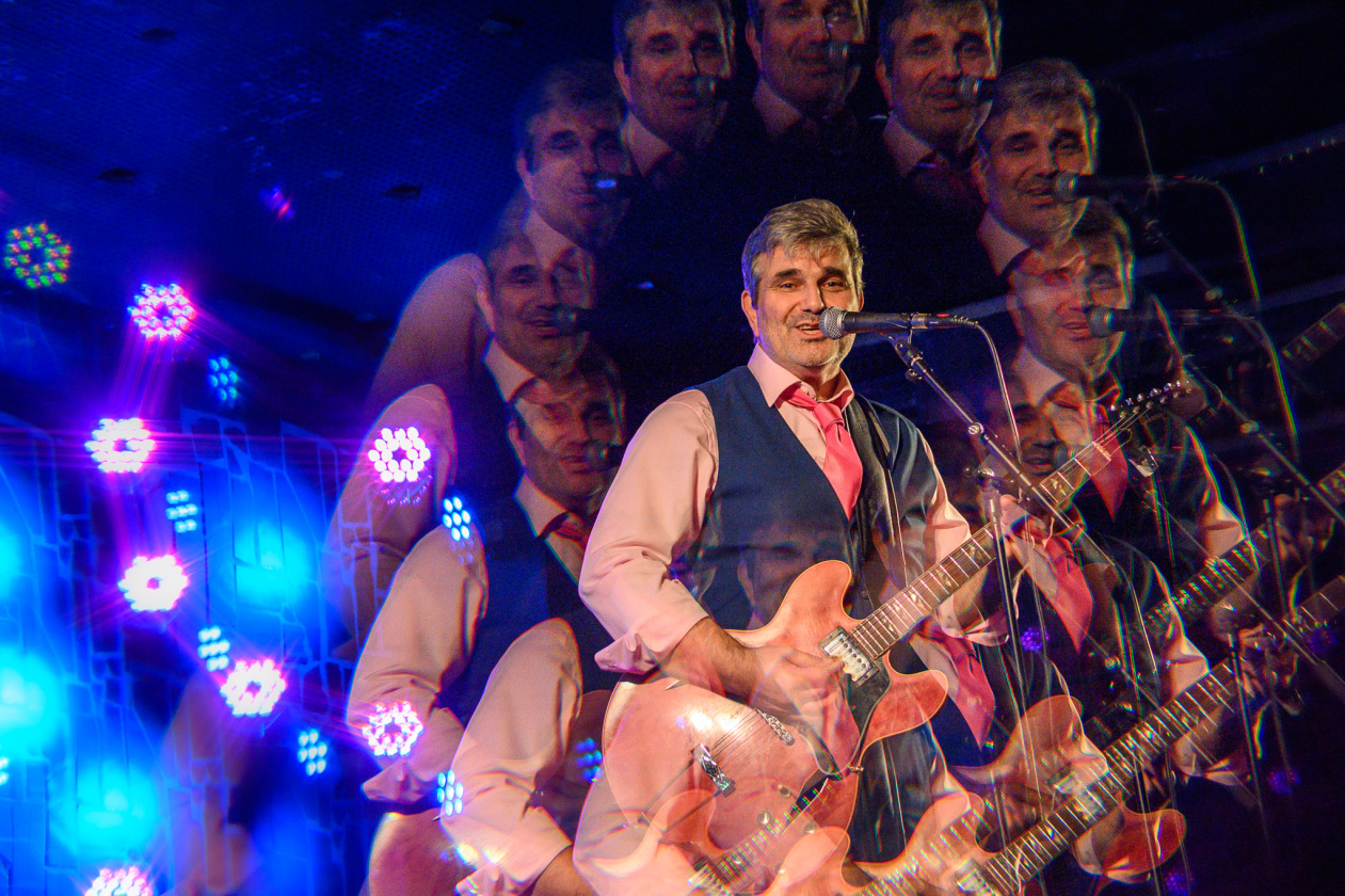 Der Inide-Singer/Songwriter und Entertainer aus Hamburg hat überall sein Publikum. – Bernd Begemann.