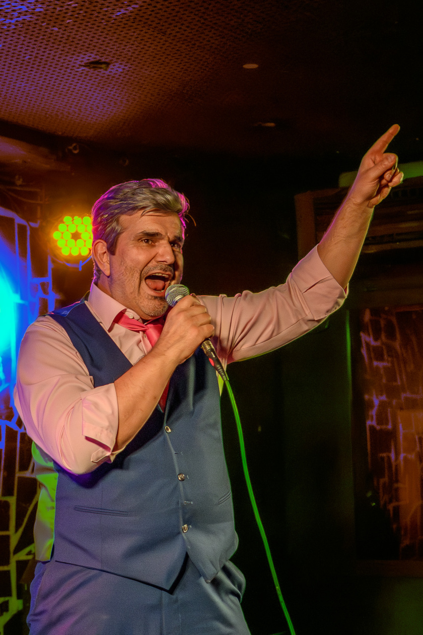 Der Inide-Singer/Songwriter und Entertainer aus Hamburg hat überall sein Publikum. – Bernd Begemann.