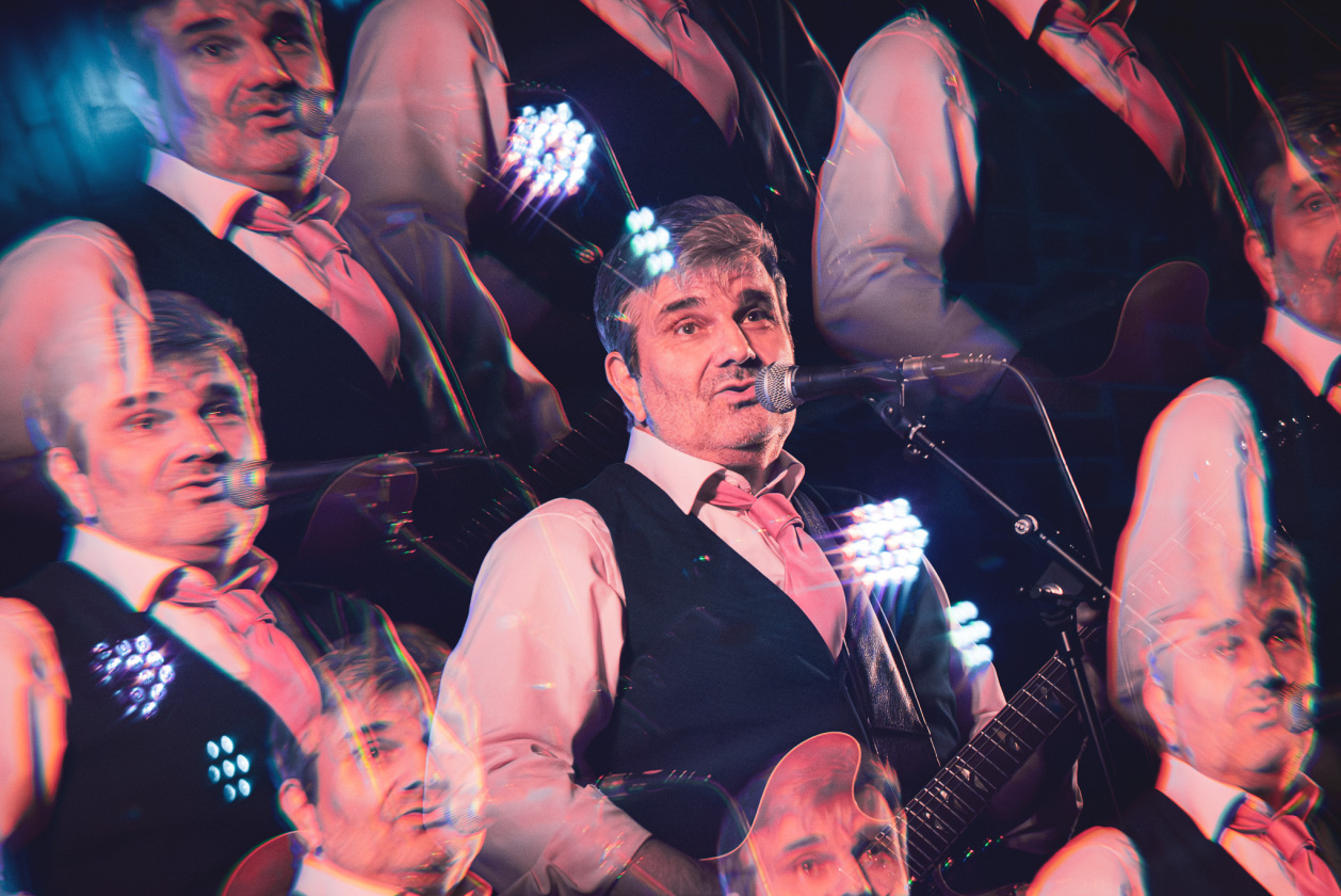 Der Inide-Singer/Songwriter und Entertainer aus Hamburg hat überall sein Publikum. – Bernd Begemann.