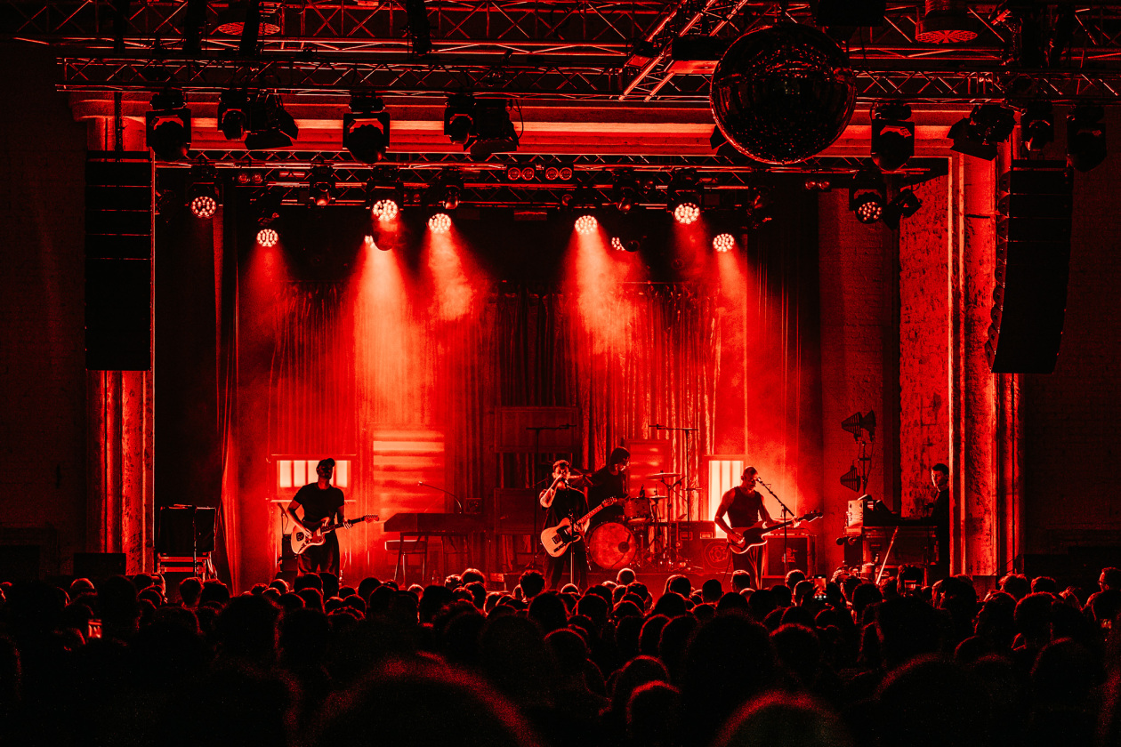 Mit Tiefgang ins Indieversum: der Thüringer mit Band live. – Betterov.