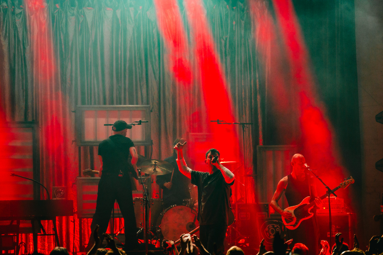 Mit Tiefgang ins Indieversum: der Thüringer mit Band live. – Betterov.