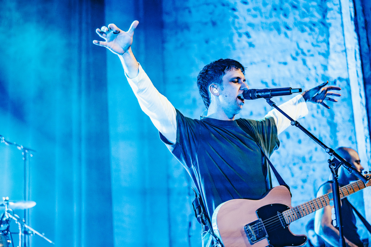 Mit Tiefgang ins Indieversum: der Thüringer mit Band live. – Betterov.